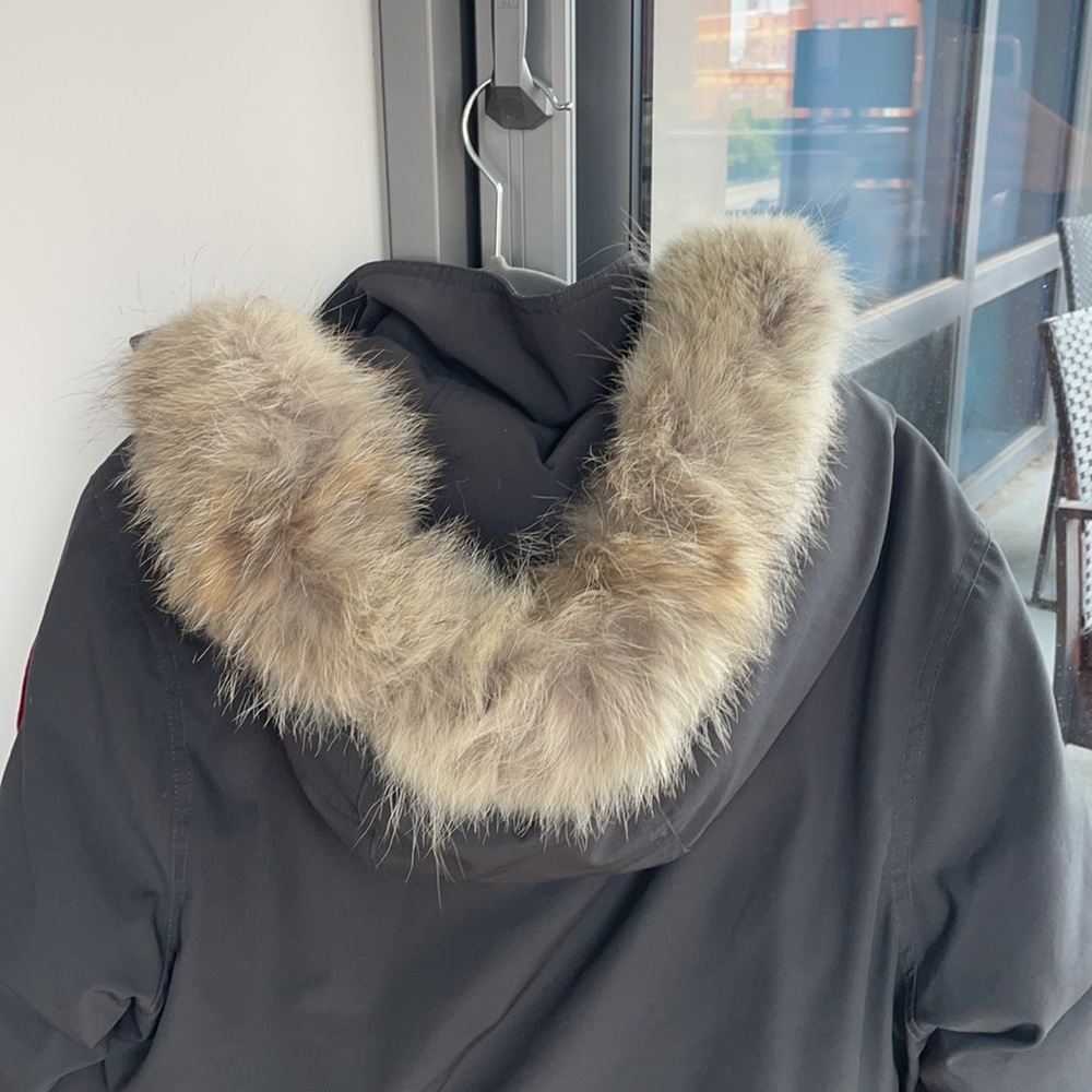 Solid Condition Dark Gray Women’s Canada Goose. M… - image 7